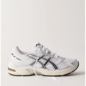 ASICS Gel-1130 White and Black Athletic Shoes